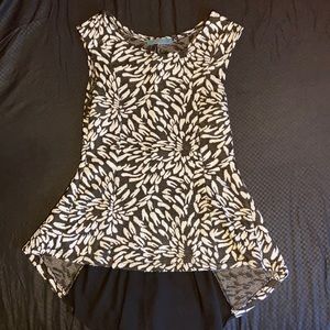 A black/white design shirt